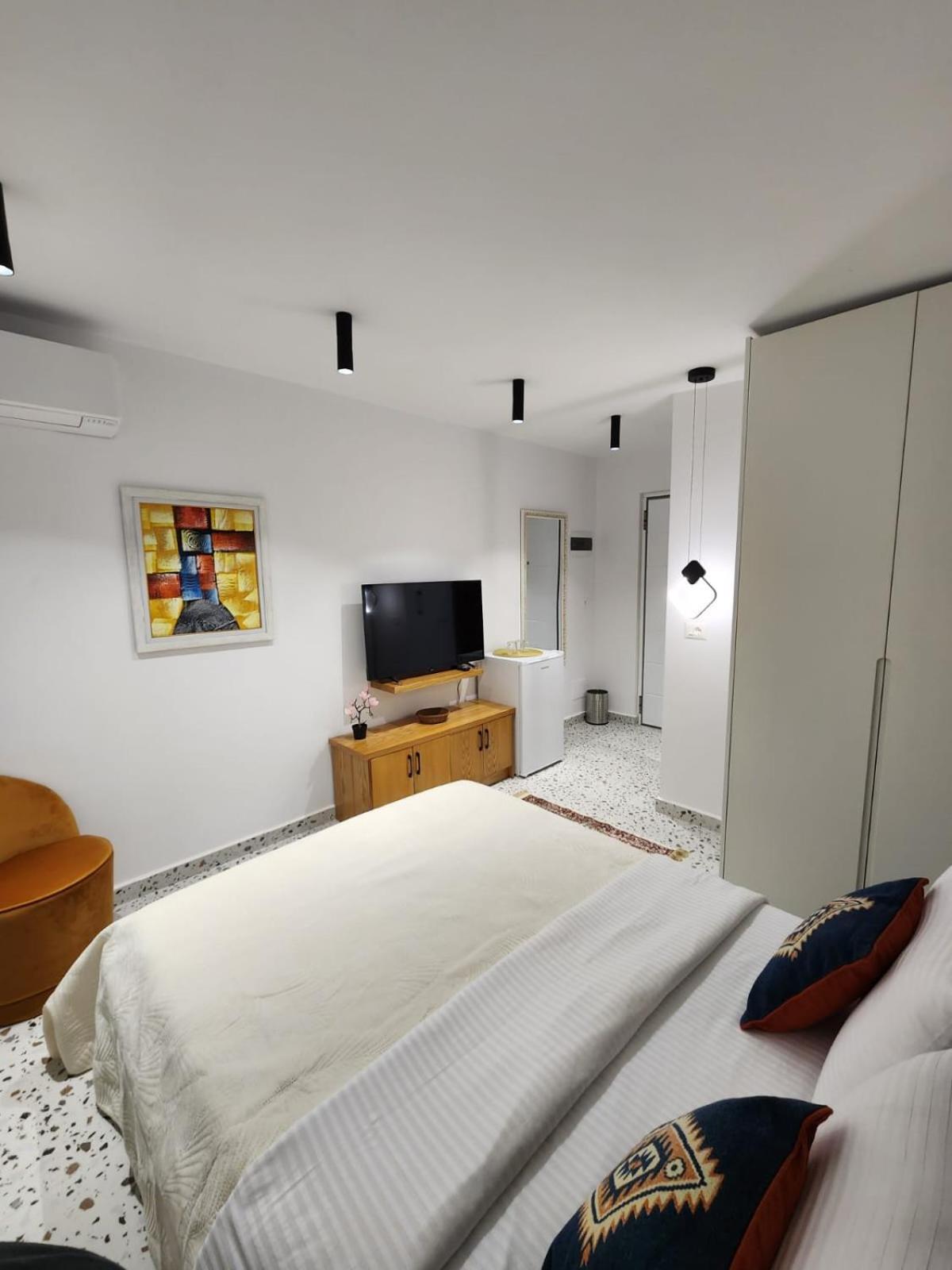 Pietro Guesthouse 3 Тирана Екстериор снимка